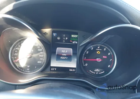 2016 Mercedes-Benz C 350E Luxury z USA, uszkodzony, nr VIN 55SWF4HB0GU160752